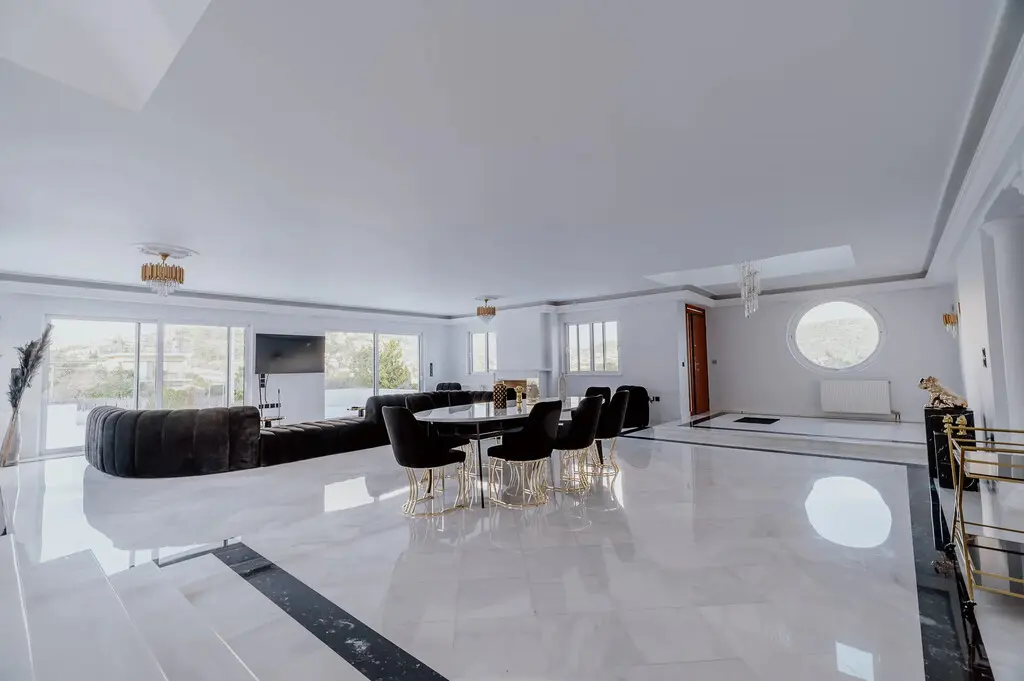 Villa Of 810 M² In Athens