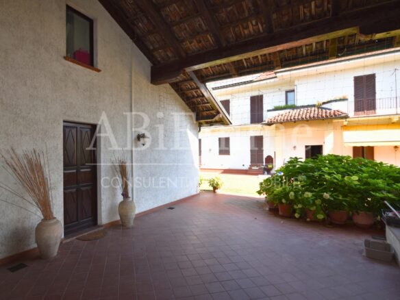 Villa Of 230 M² With Garden In Cavallermaggiore