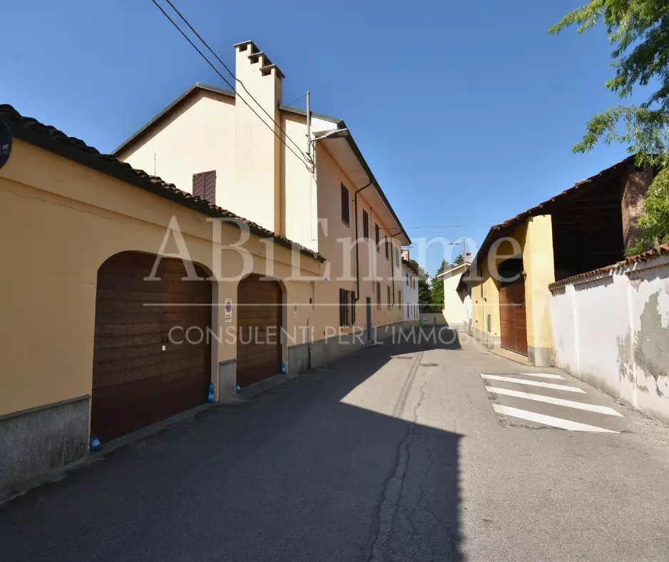 9 Villa Of 230 M² With Garden In Cavallermaggiore