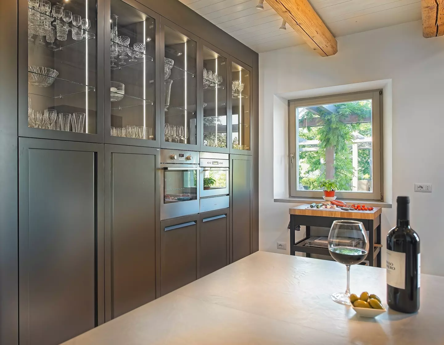 Farmhouse Of 200 M² With Restored Features In Rural Charm