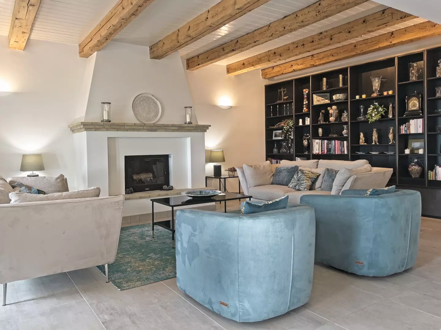Farmhouse Of 200 M² With Restored Features In Rural Charm