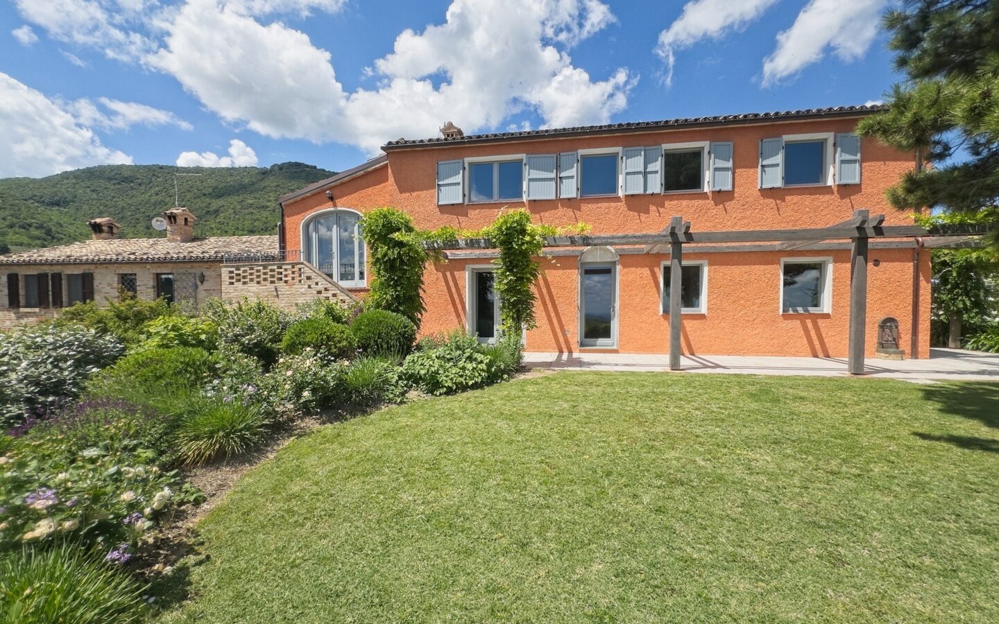 A Prestigious Property Blending Modern Luxury With Authentic Rural Charm In San Lorenzo, Treia