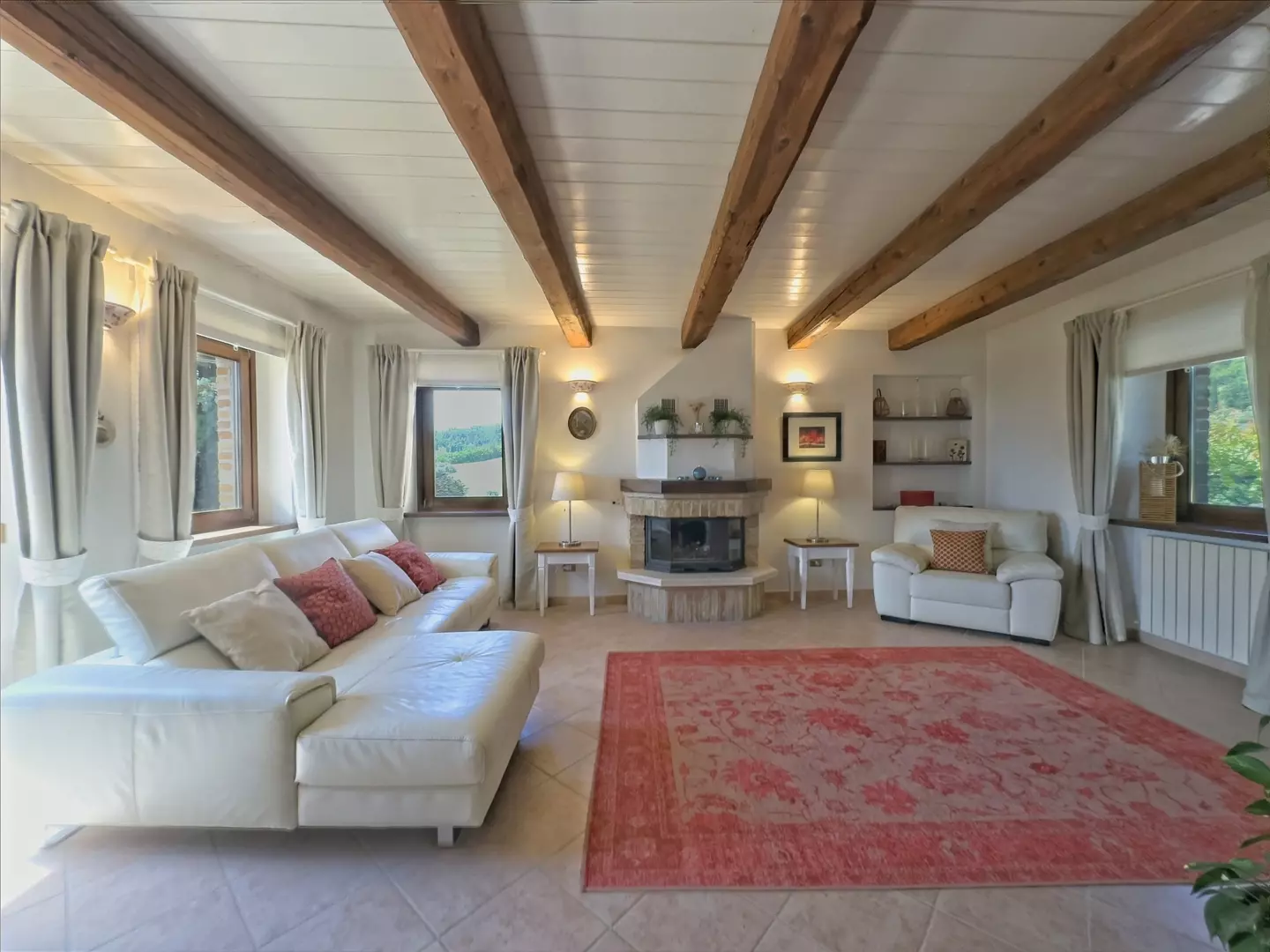 Farmhouse Of 200 M² With Restored Features In Rural Charm