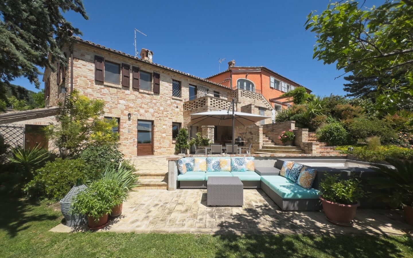 A Prestigious Property Blending Modern Luxury With Authentic Rural Charm In San Lorenzo, Treia