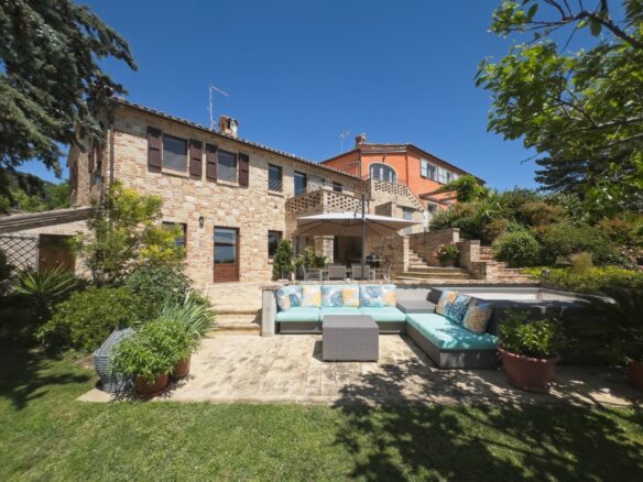 A Prestigious Property Blending Modern Luxury With Authentic Rural Charm In San Lorenzo, Treia