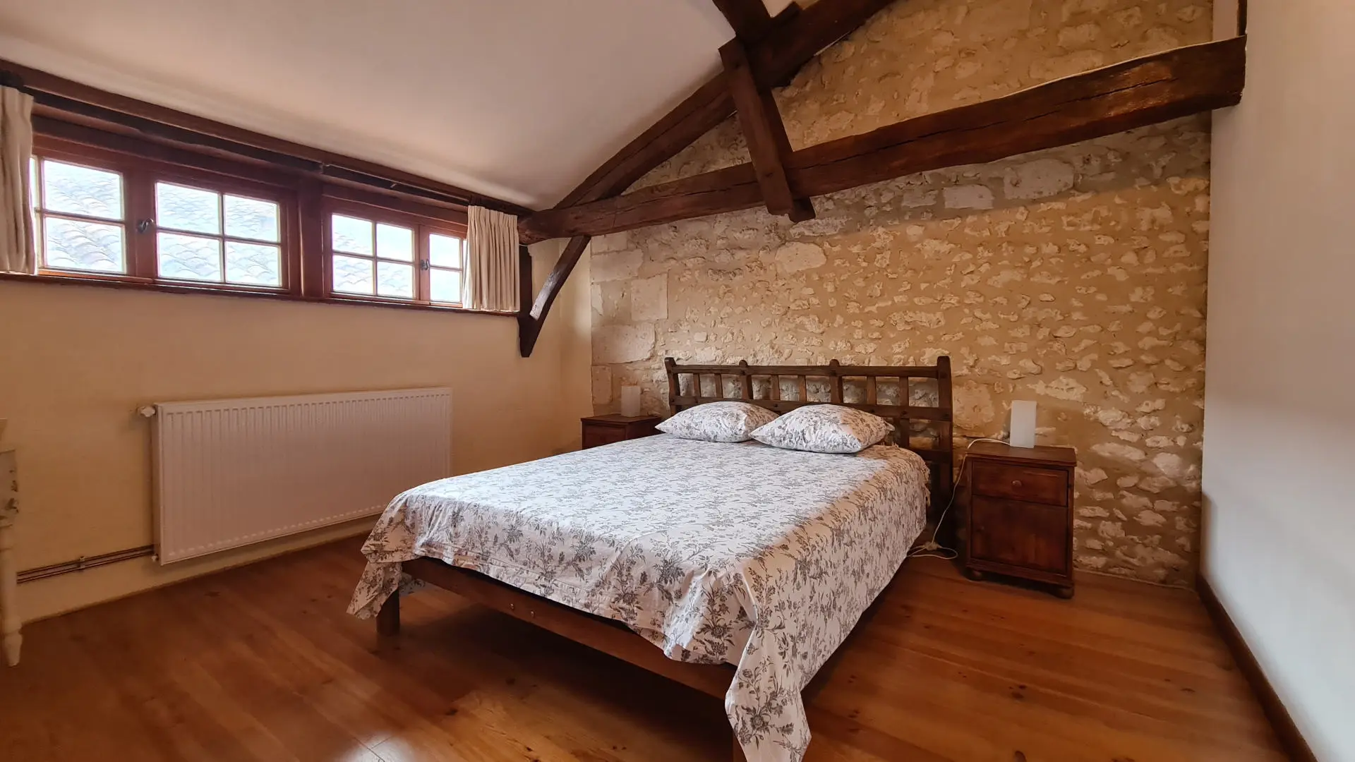 Village House Of 300 M² With 2 Guest Houses And Swimming Pool In [location]