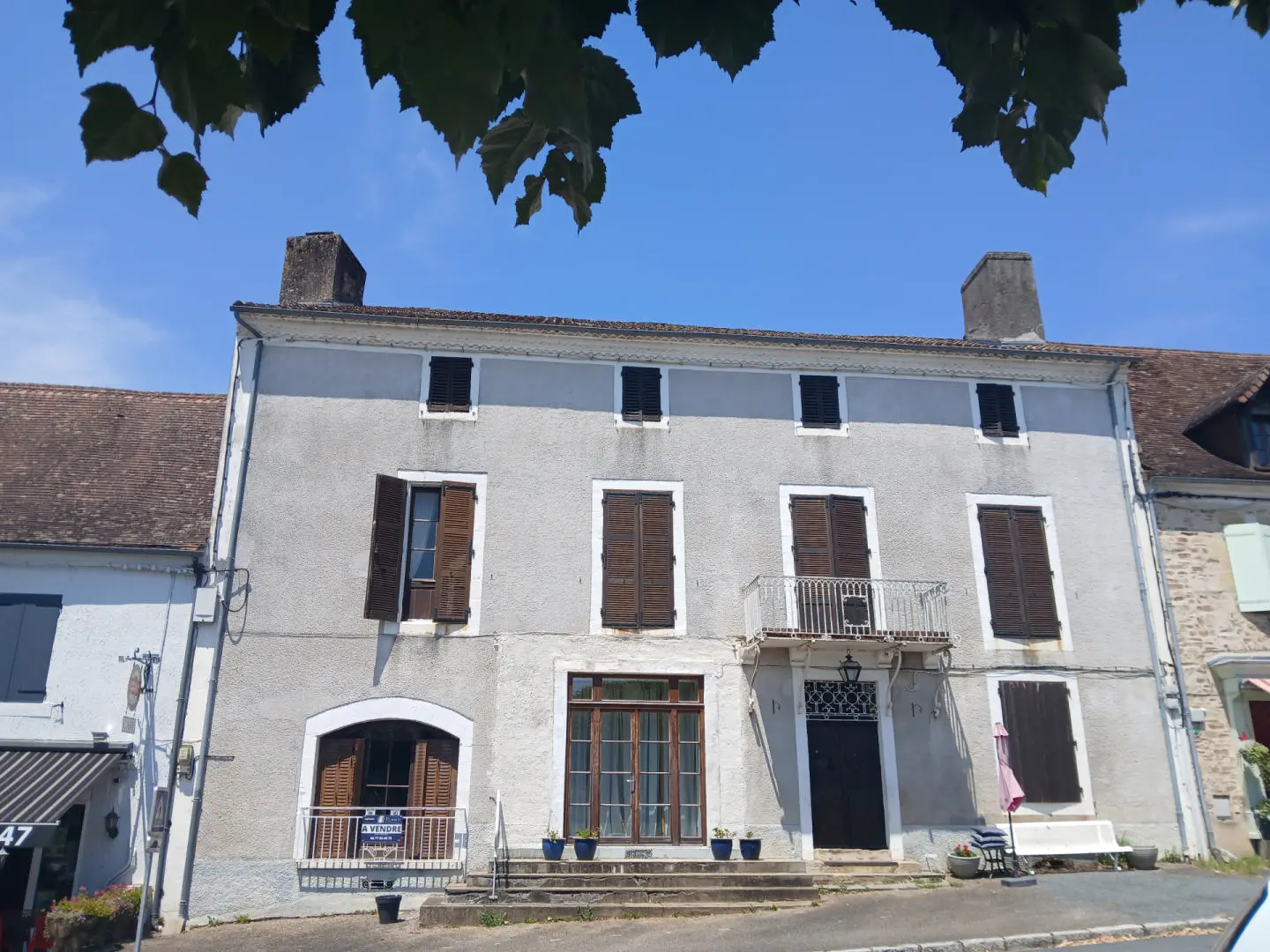 Village House Of 14 Rooms With Château Views In Dordogne