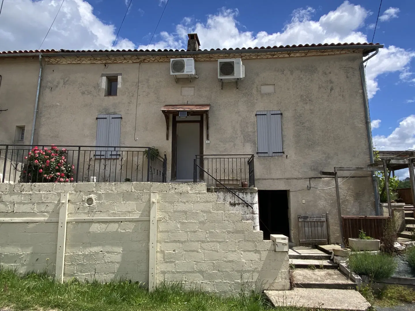 House Of 4 Bedrooms With Countryside Views In Charente Hamlet
