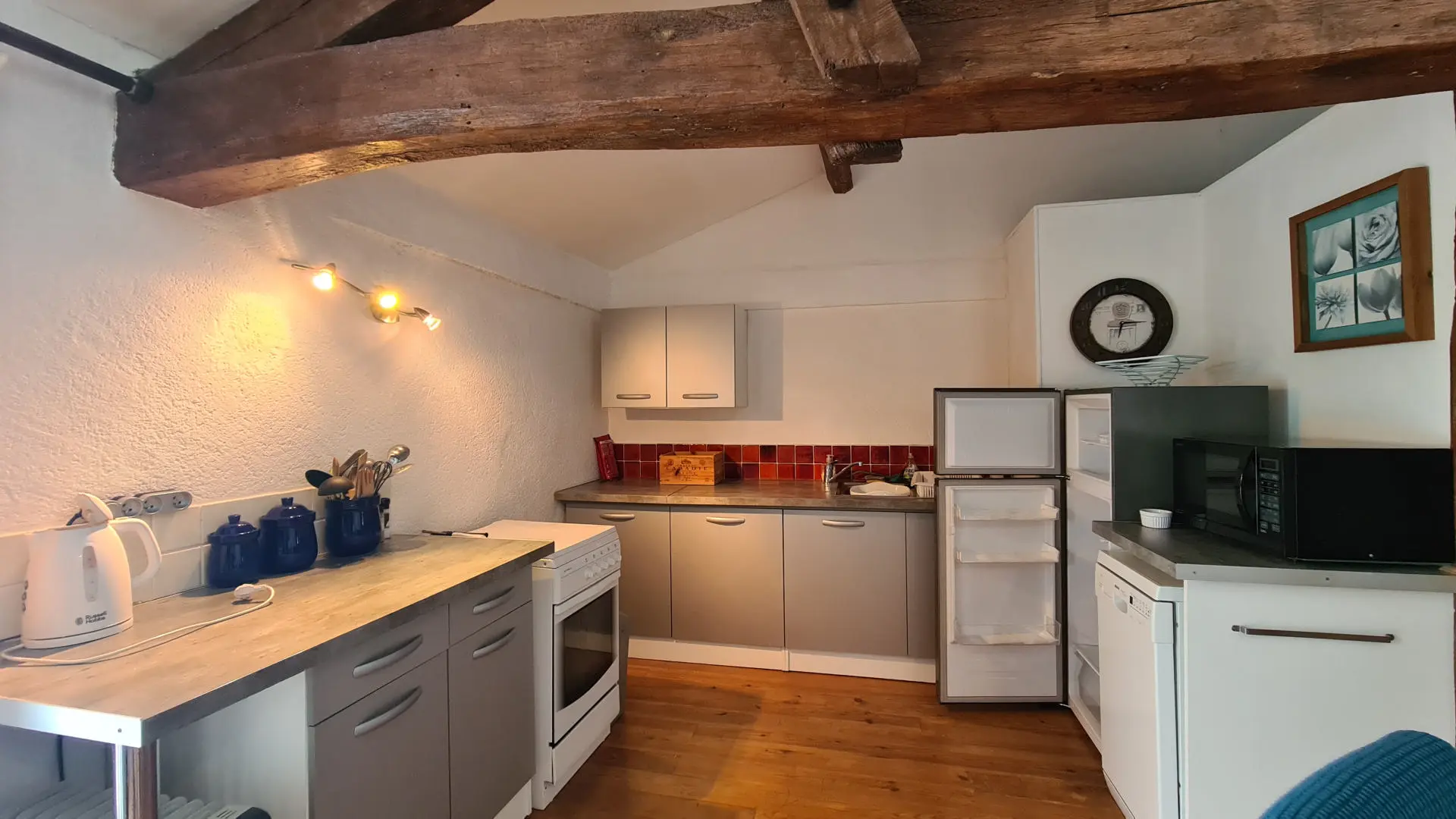 Village House Of 300 M² With 2 Guest Houses And Swimming Pool In [location]