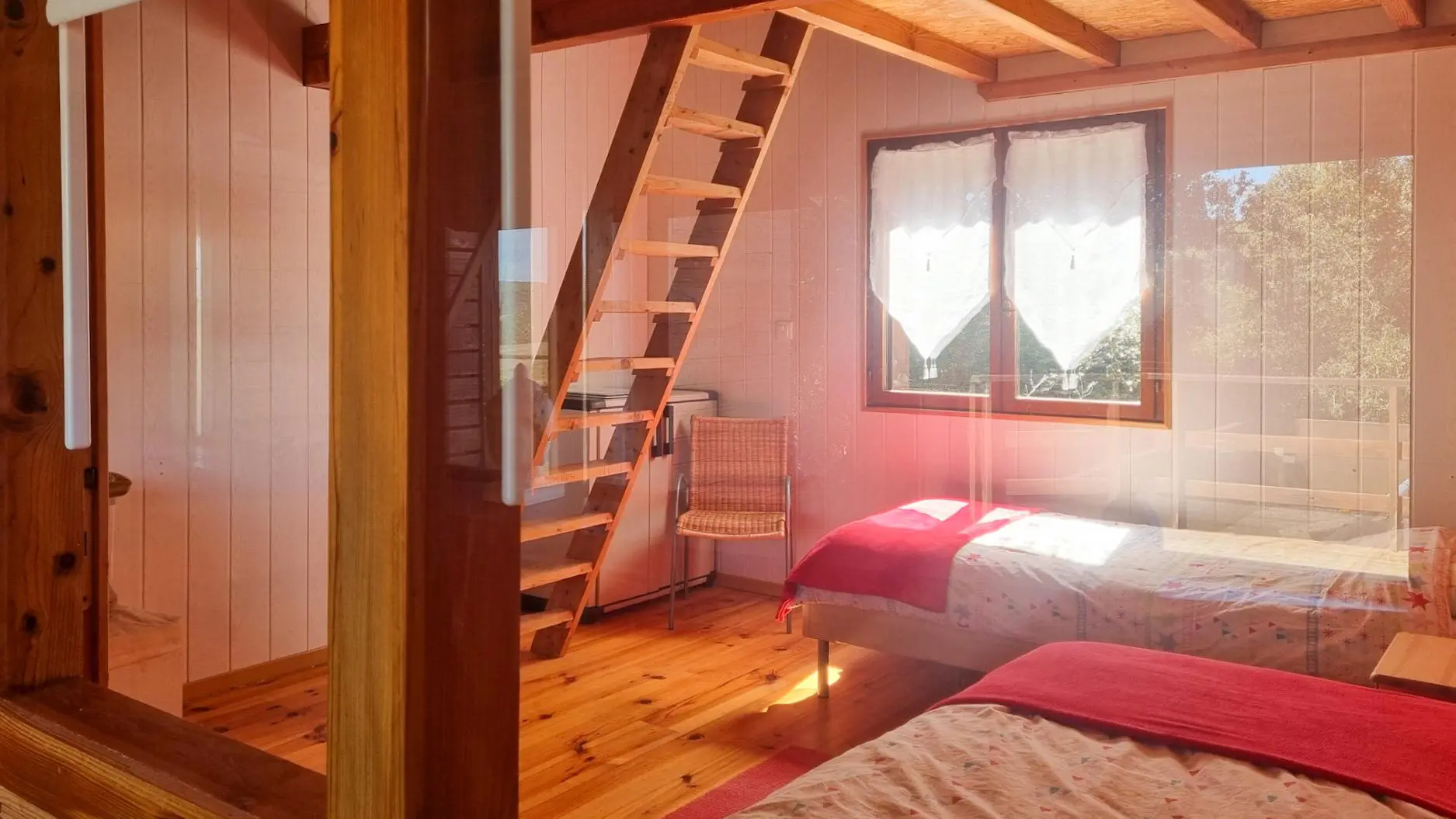 Bespoke 4 Bedroom Wooden Home With Mountain Views In Woodland