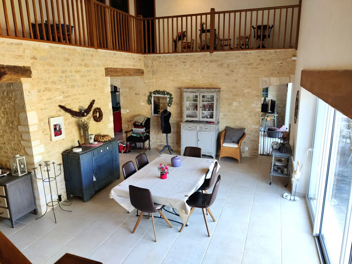 Old Stone Longère Of 250 M² With Guesthouse, Barn, Pool, And Views Near Angoulême