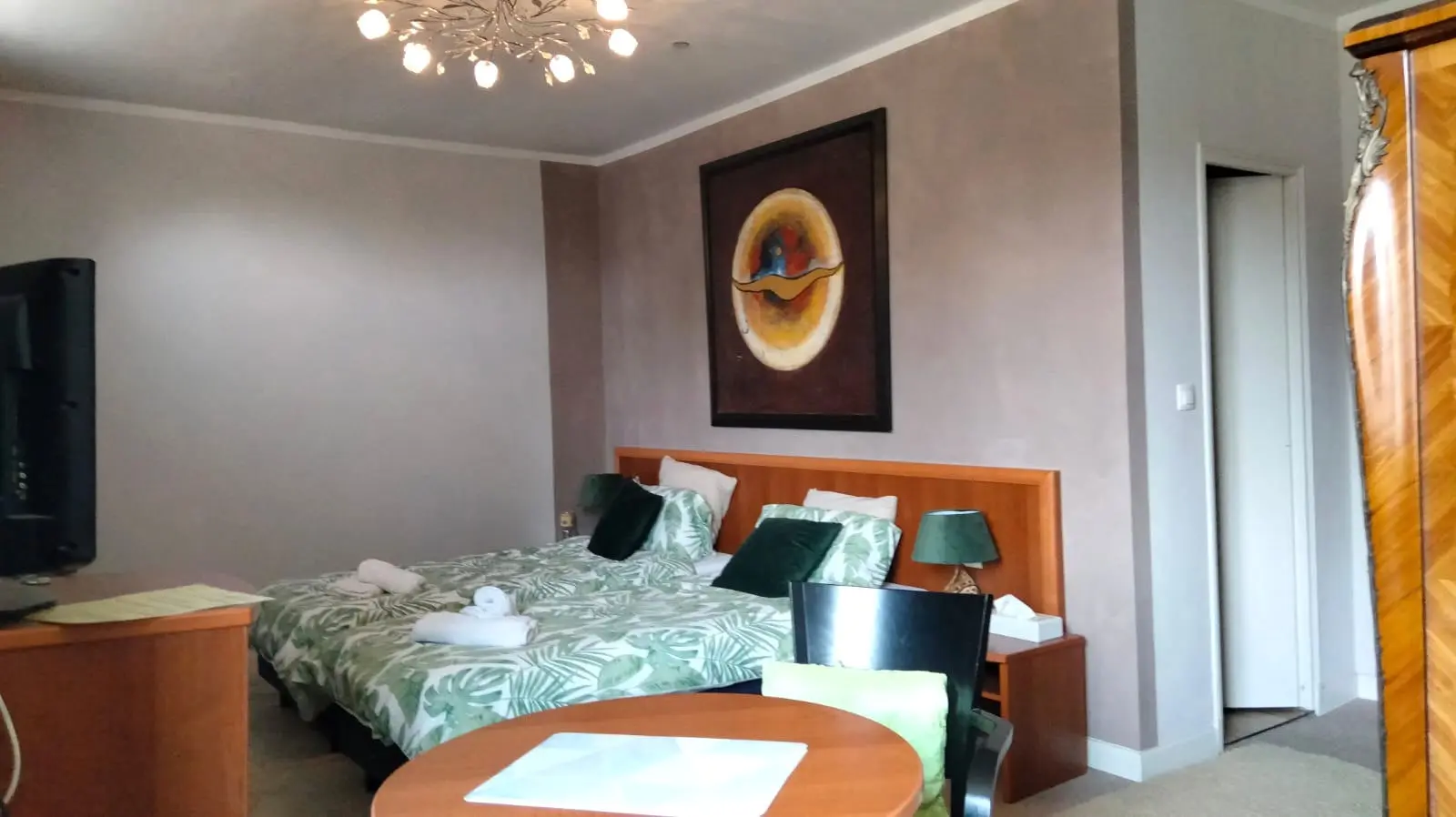 Riverside Property With Water Sports Facility And Rental Options