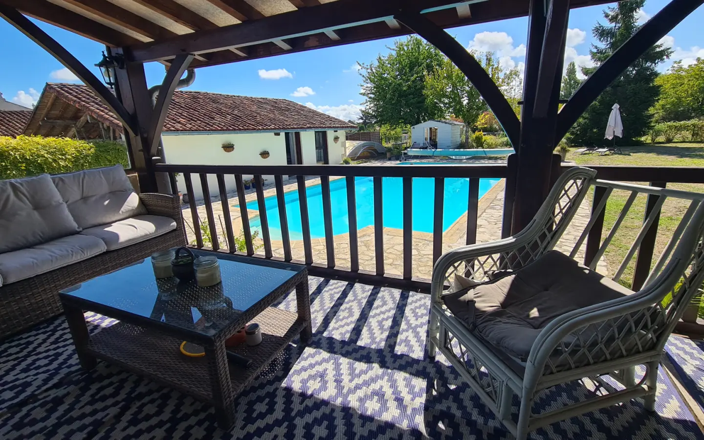 7-bedroom House In Saint-romain, France (198 M²)