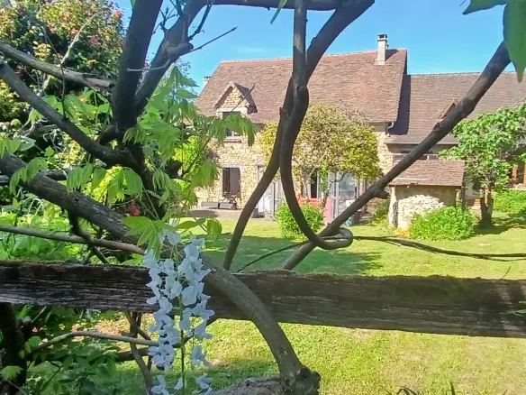 House Of 100 M² With Studio Apartment And Garage In Dordogne