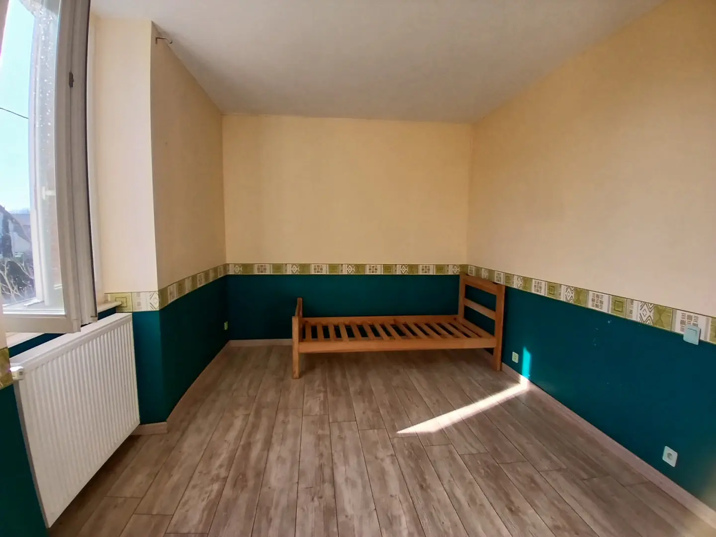 House Of 500 M² With Garden And Garages In Rural Area