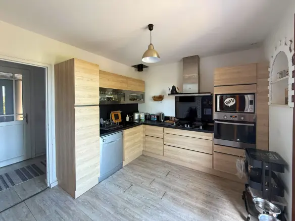 4-bedroom Villa In Palaja, France (130 M²)