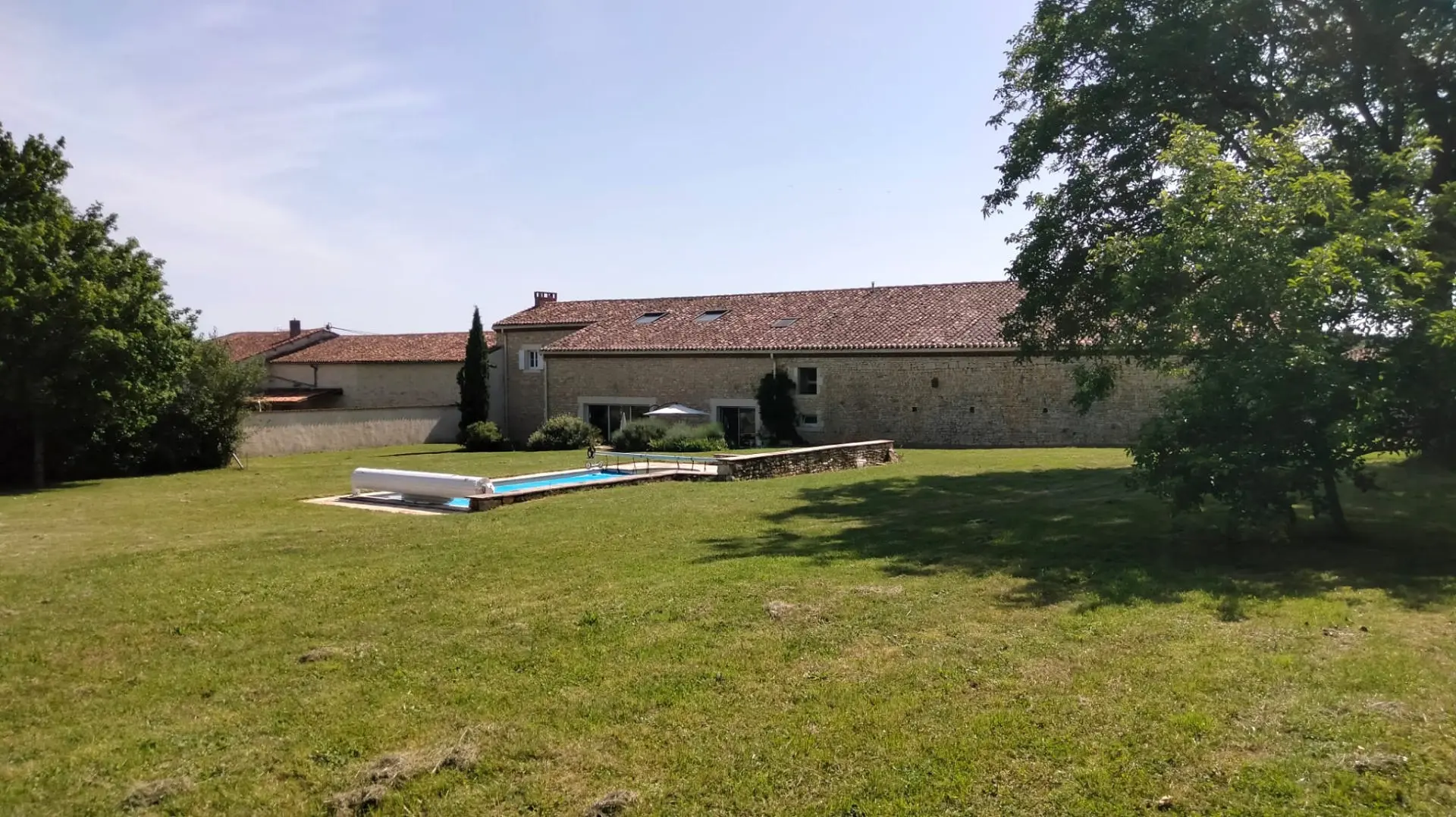 Old Stone Longère Of 250 M² With Guesthouse, Barn, Pool, And Views Near Angoulême