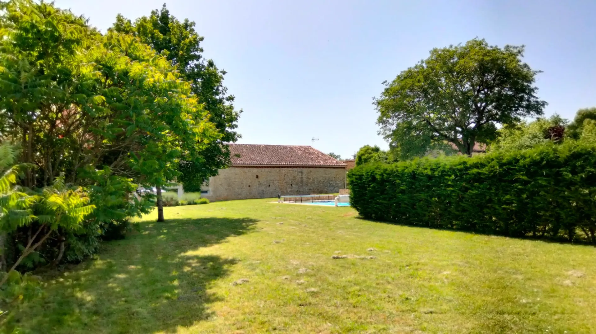 Old Stone Longère Of 250 M² With Guesthouse, Barn, Pool, And Views Near Angoulême