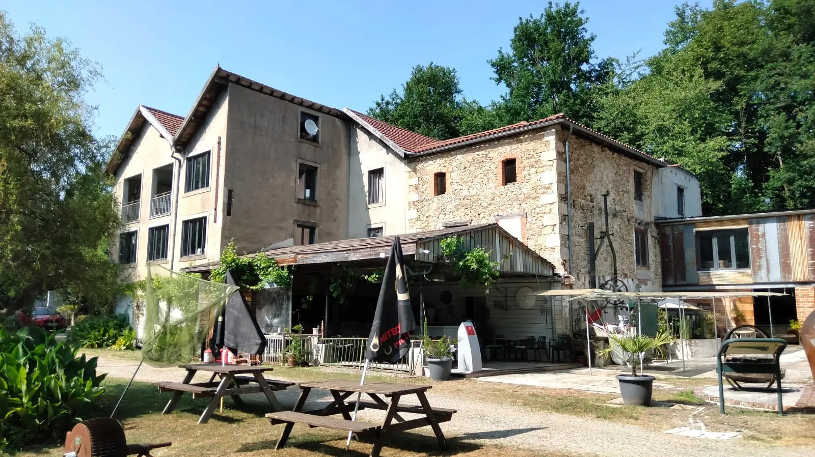 Riverside Property With Water Sports Facility And Rental Options