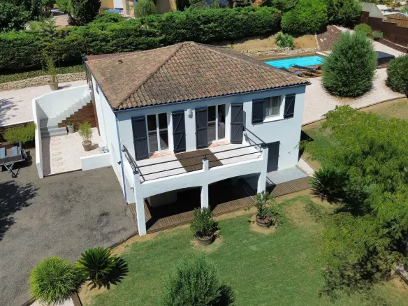 3-bedroom House In Alairac, France (107 M²)