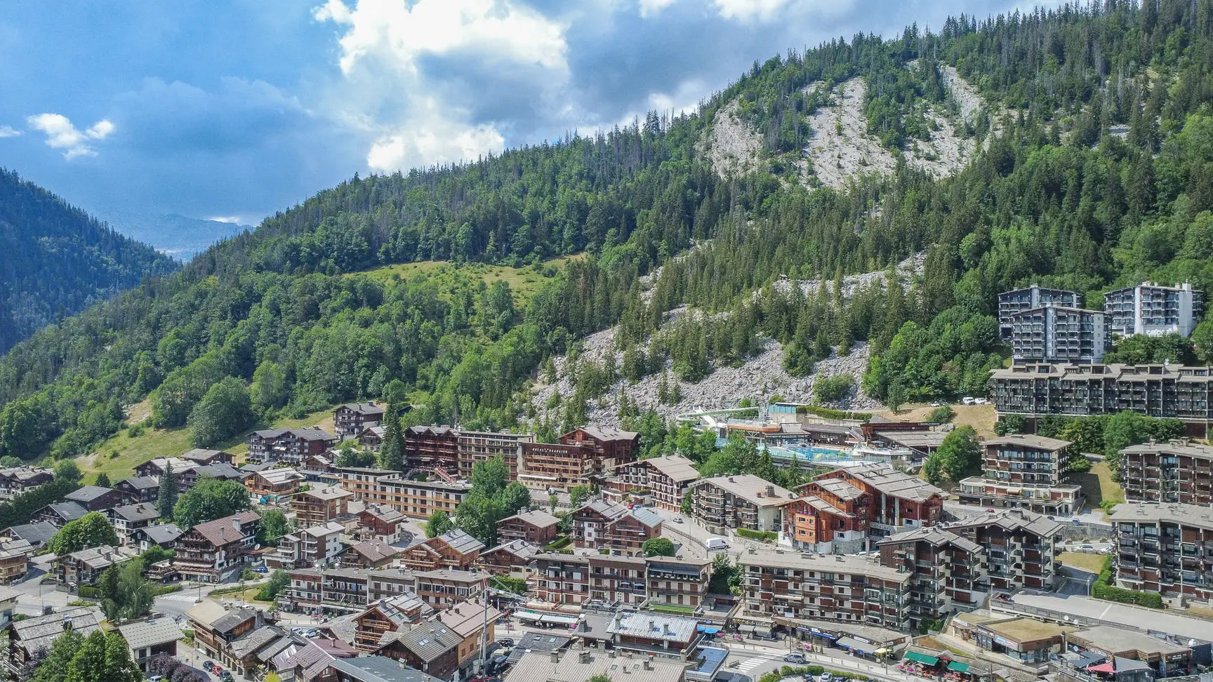 3-bedroom Apartment In La Clusaz, France (93 M²)