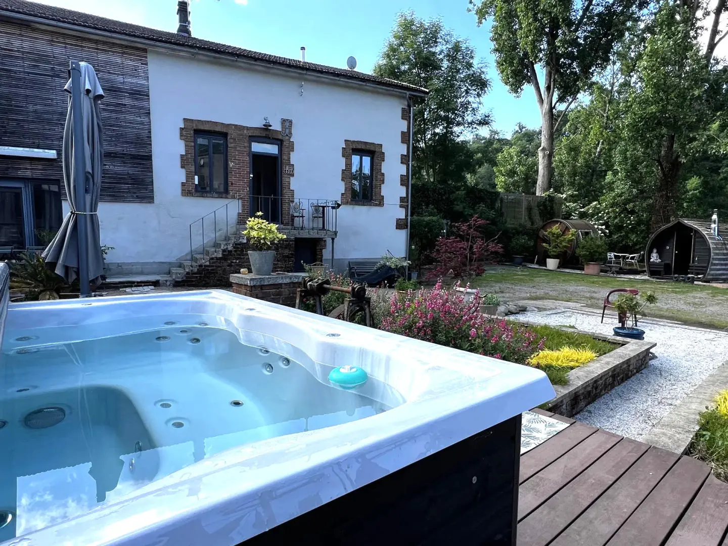 Riverside Property With Water Sports Facility And Rental Options