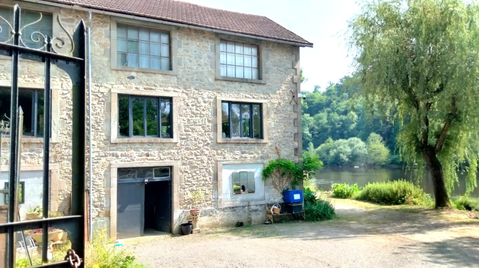 Riverside Property With Water Sports Facility And Rental Options