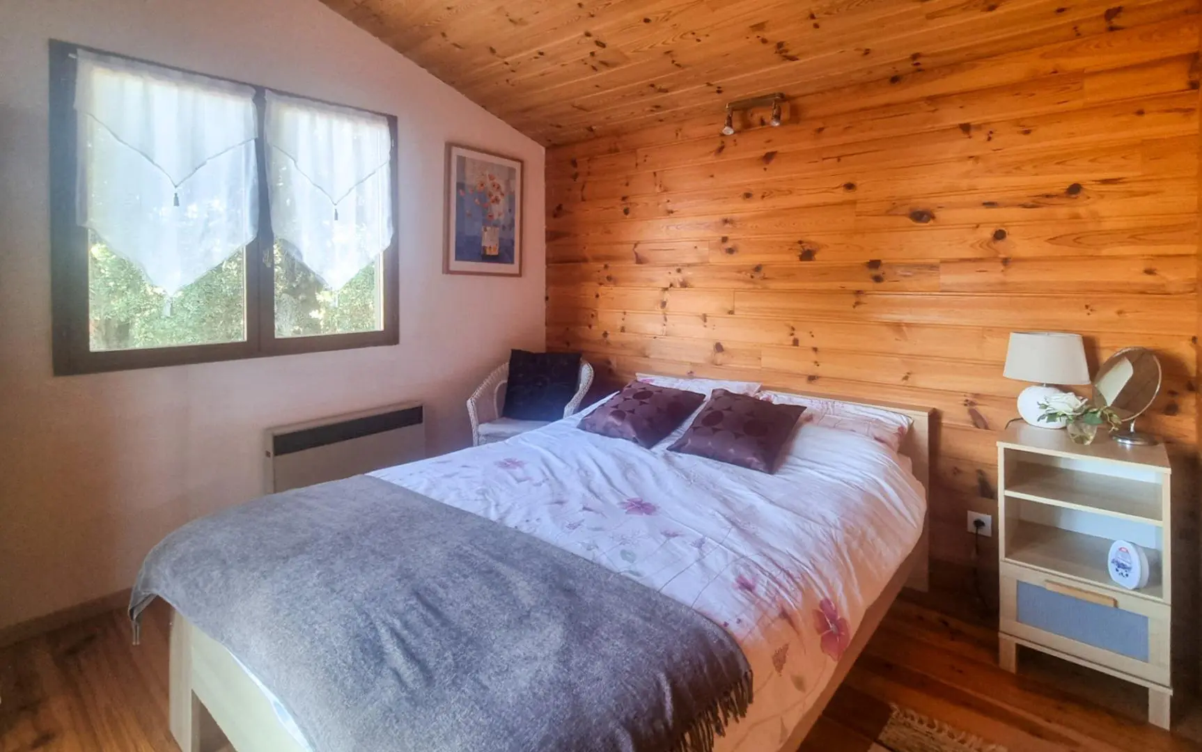 Bespoke 4 Bedroom Wooden Home With Mountain Views In Woodland