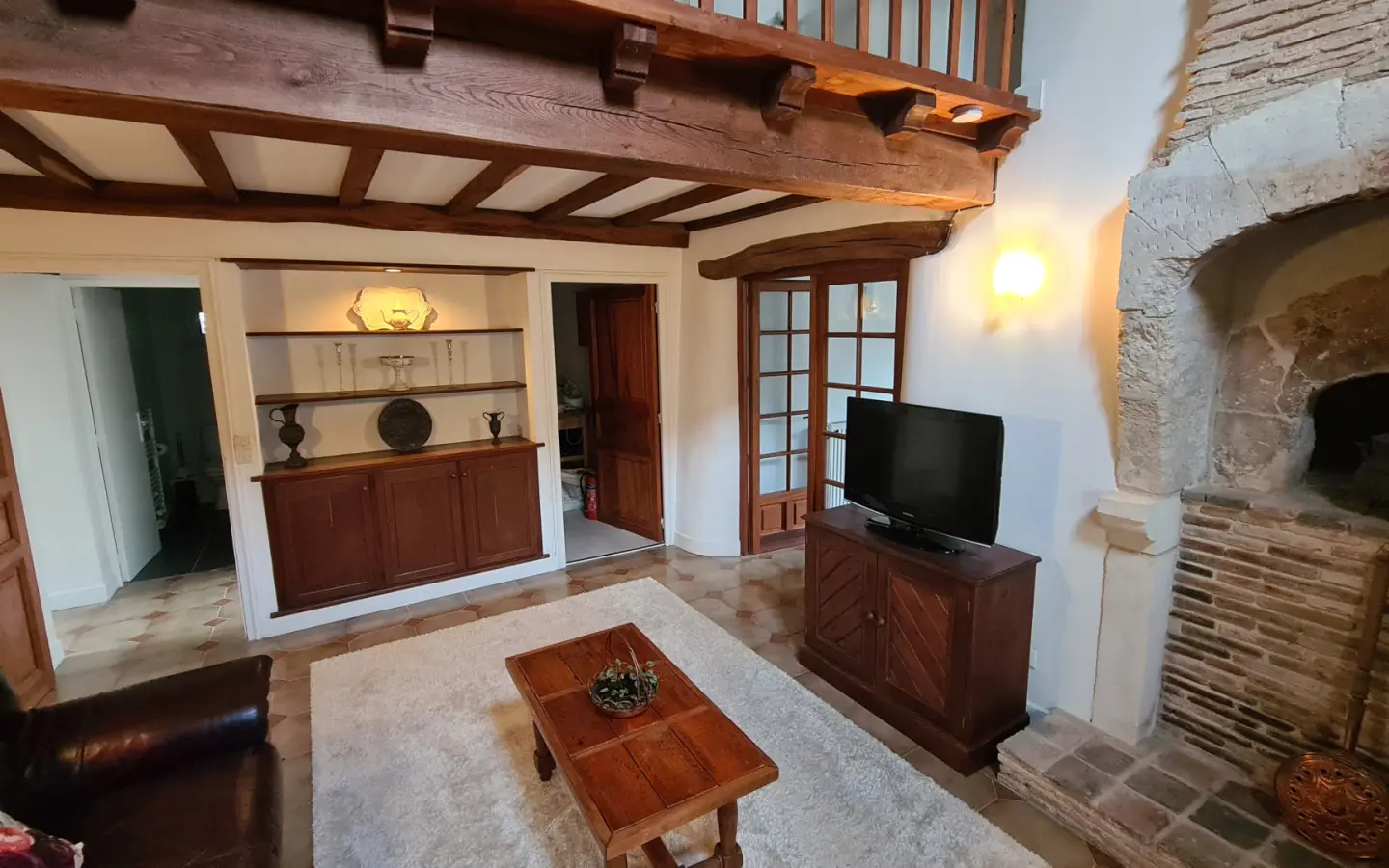 7-bedroom House In Saint-romain, France (198 M²)