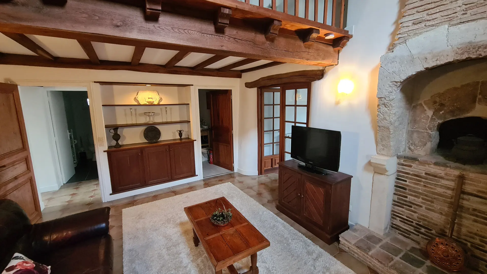 Village House Of 300 M² With 2 Guest Houses And Swimming Pool In [location]