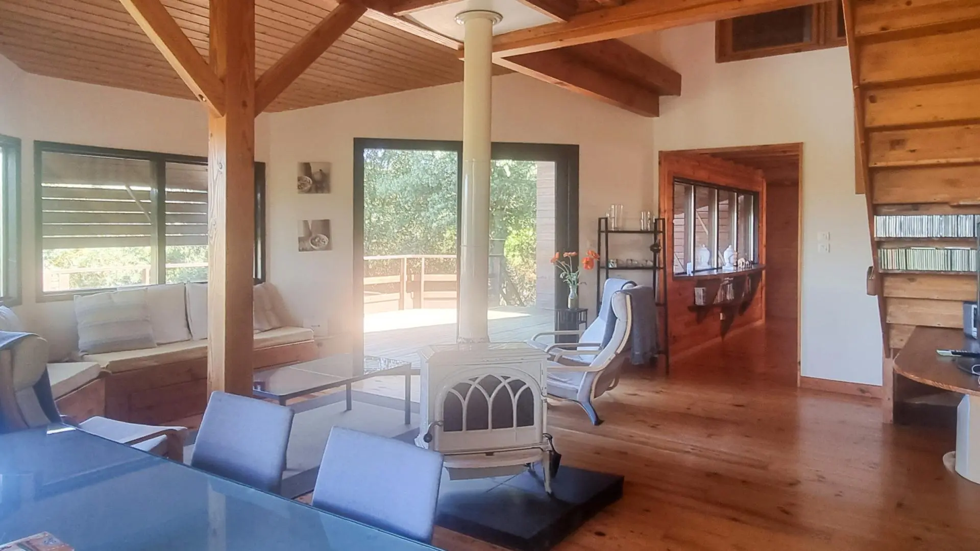 Bespoke 4 Bedroom Wooden Home With Mountain Views In Woodland