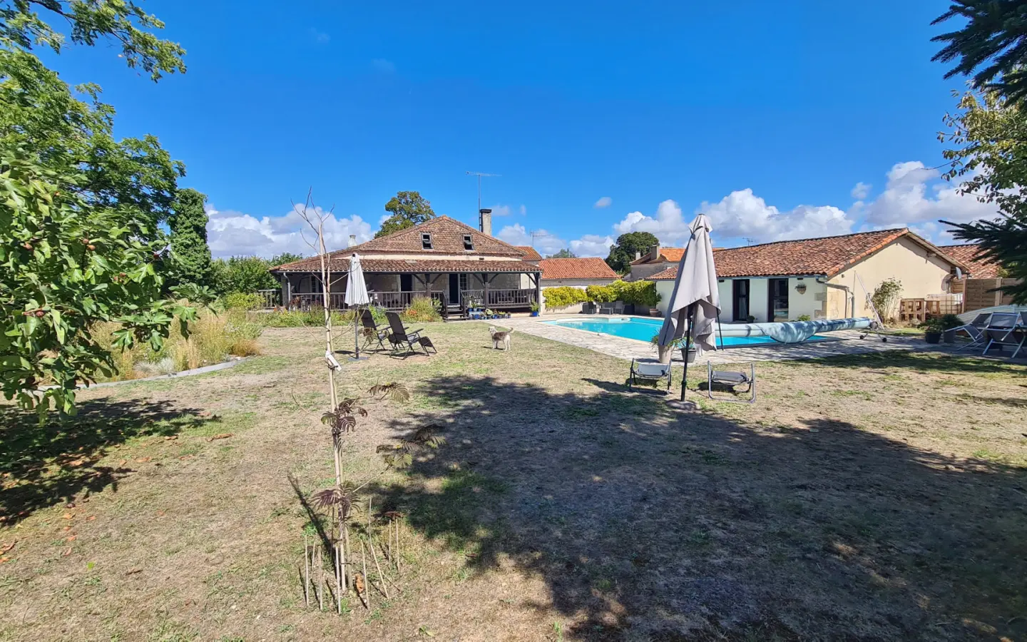 7-bedroom House In Saint-romain, France (198 M²)
