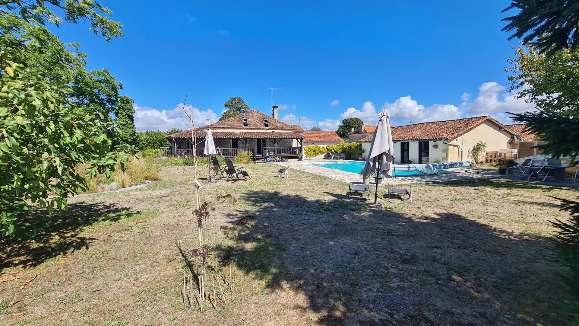 Village House Of 300 M² With 2 Guest Houses And Swimming Pool In [location]