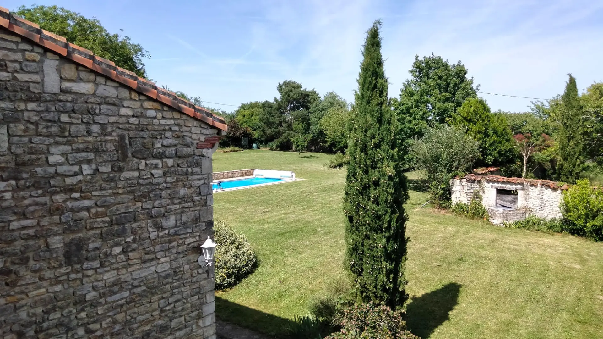 Old Stone Longère Of 250 M² With Guesthouse, Barn, Pool, And Views Near Angoulême