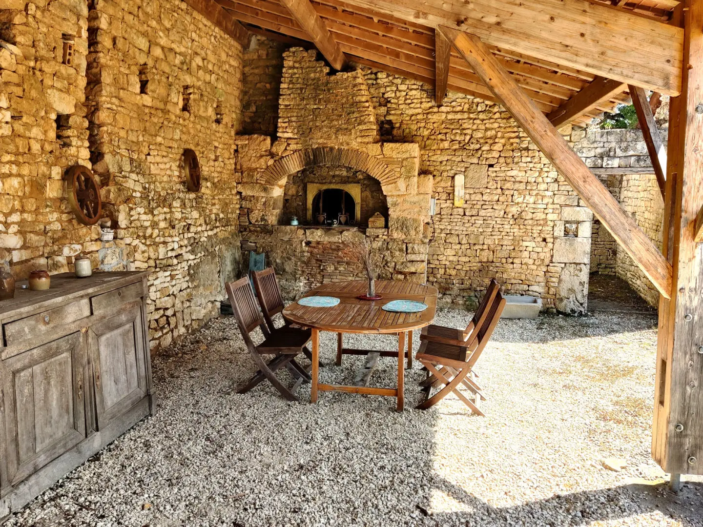 Old Stone Longère Of 250 M² With Guesthouse, Barn, Pool, And Views Near Angoulême