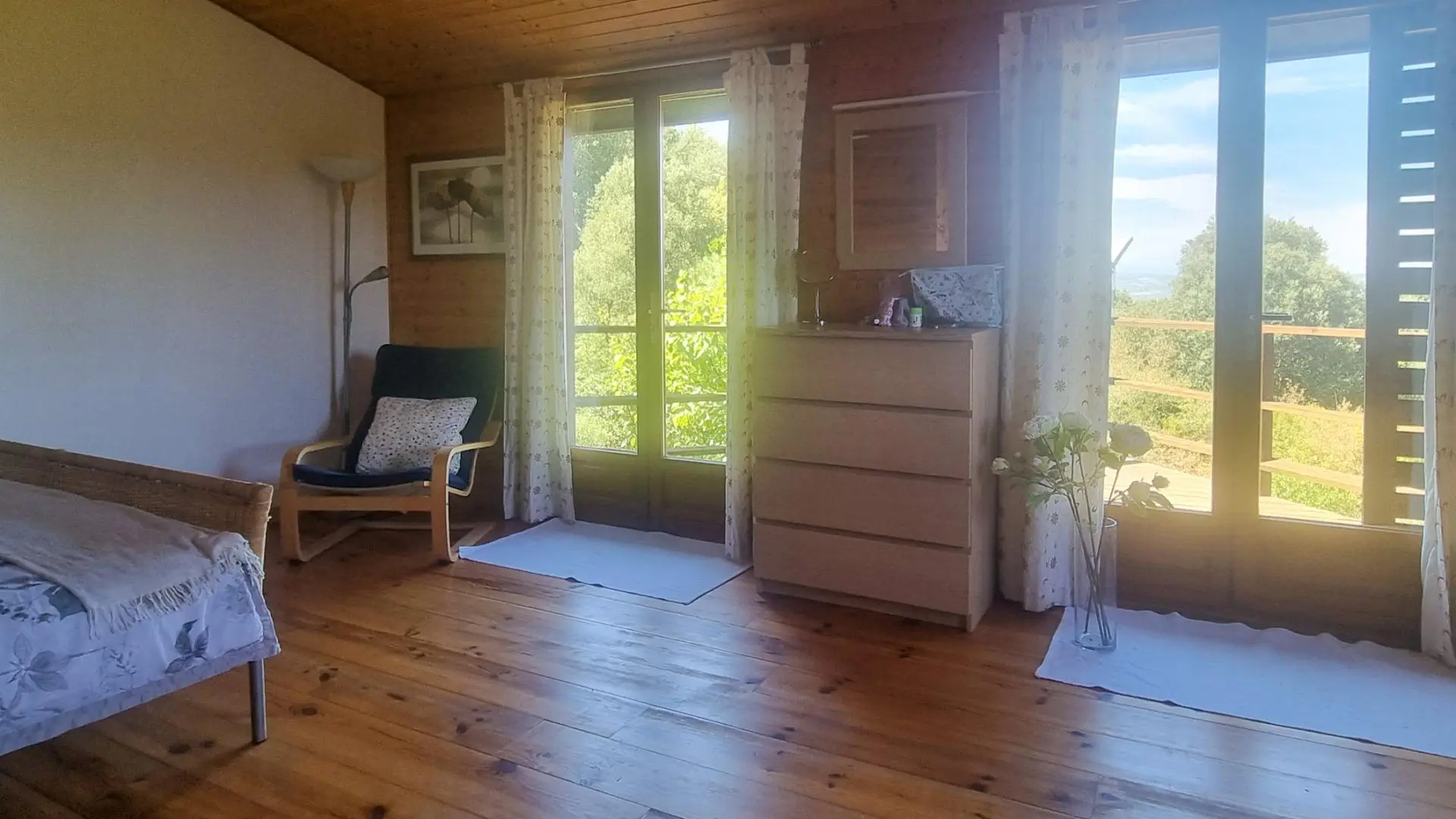 Bespoke 4 Bedroom Wooden Home With Mountain Views In Woodland