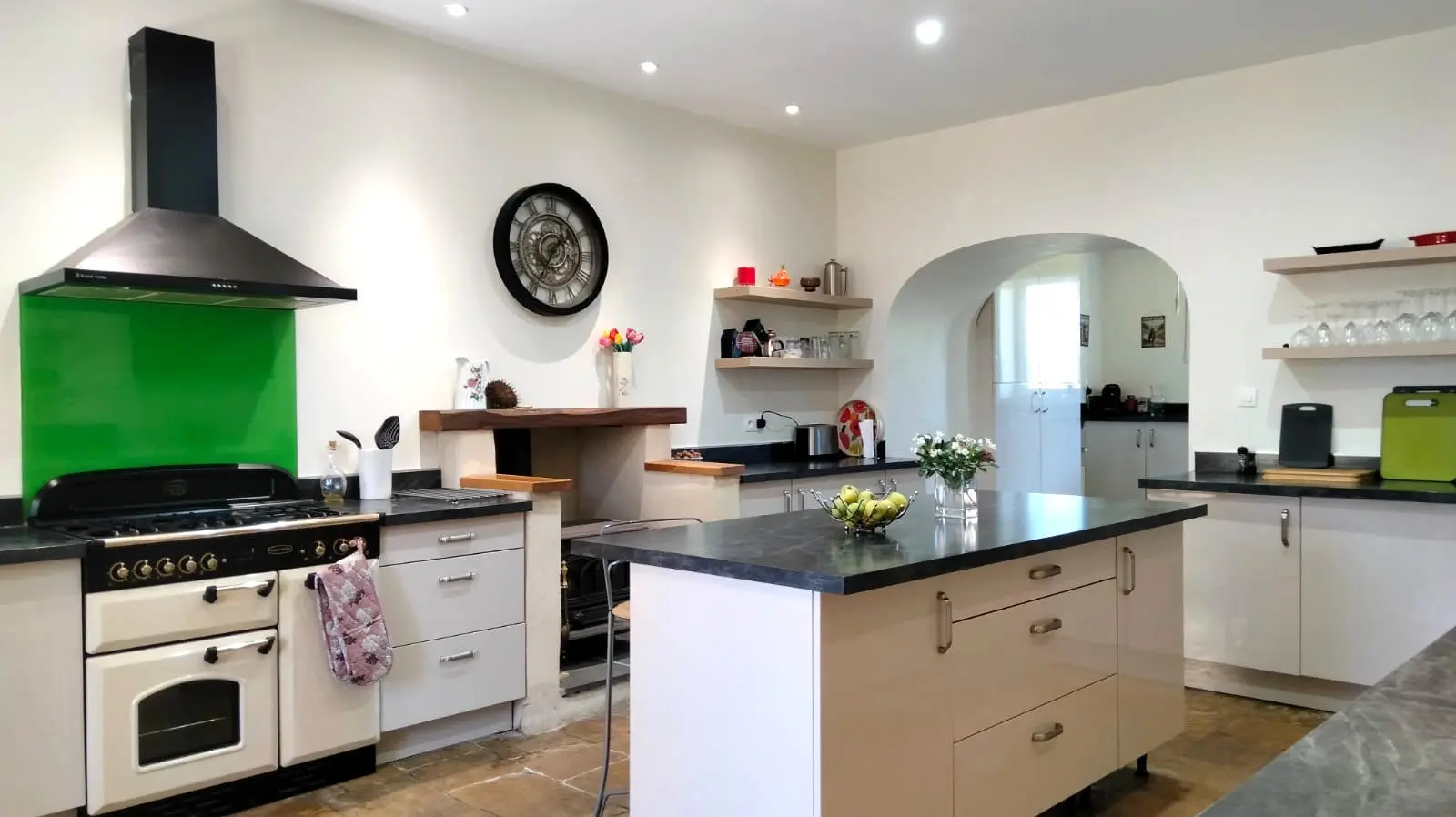 Manor House Of 0 M² With Pool, Barn In Vienne