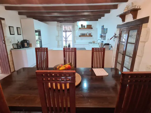 7-bedroom House In Saint-romain, France (198 M²)