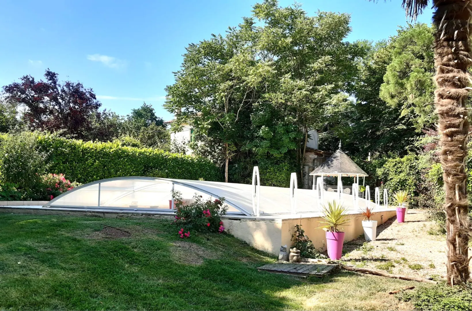 House Of 200 M² With 5 Bedrooms And Guest House, Pool In Verteuil Sur Charente