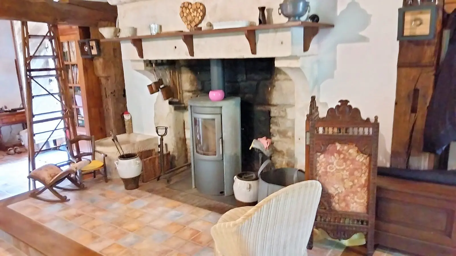 Stone Mill Of 0 M² With River And Barn In Charente