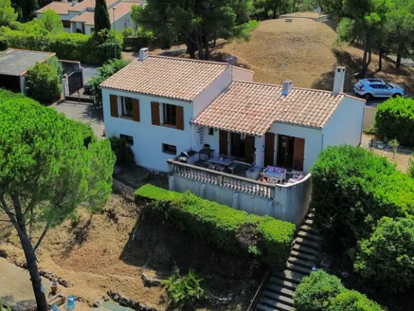4-bedroom Villa In Palaja, France (130 M²)