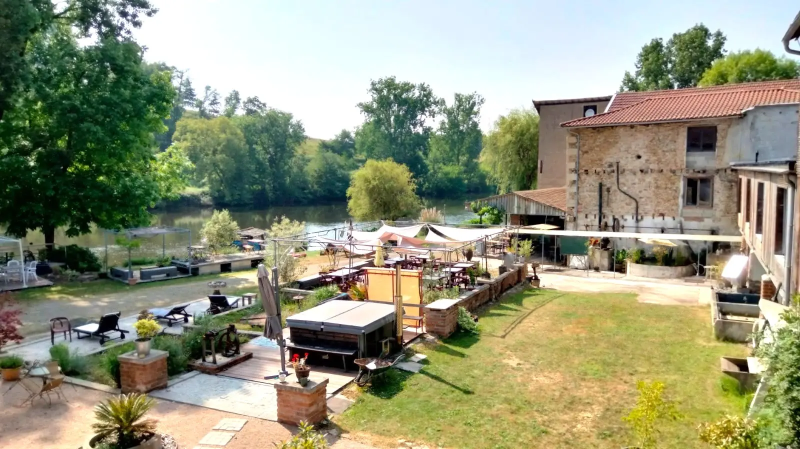 Riverside Property With Water Sports Facility And Rental Options