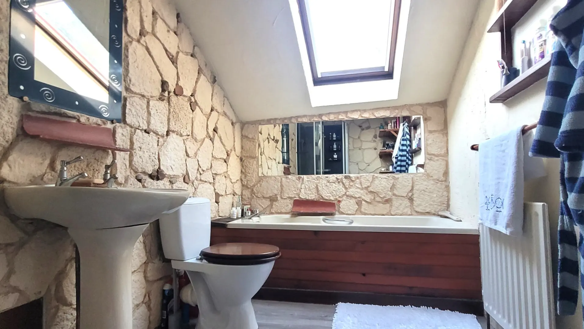 Property Of 4 Gîtes Complex With 3 Bedrooms Owner’s House In Lakes Of Haute Charente