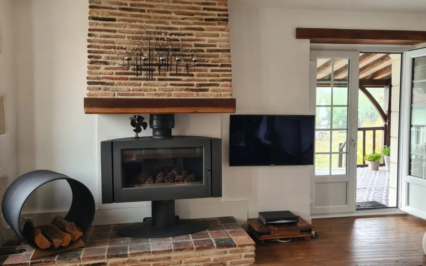 7-bedroom House In Saint-romain, France (198 M²)