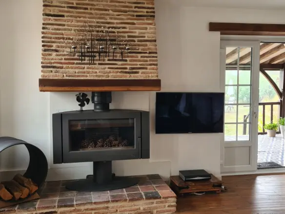7-bedroom House In Saint-romain, France (198 M²)