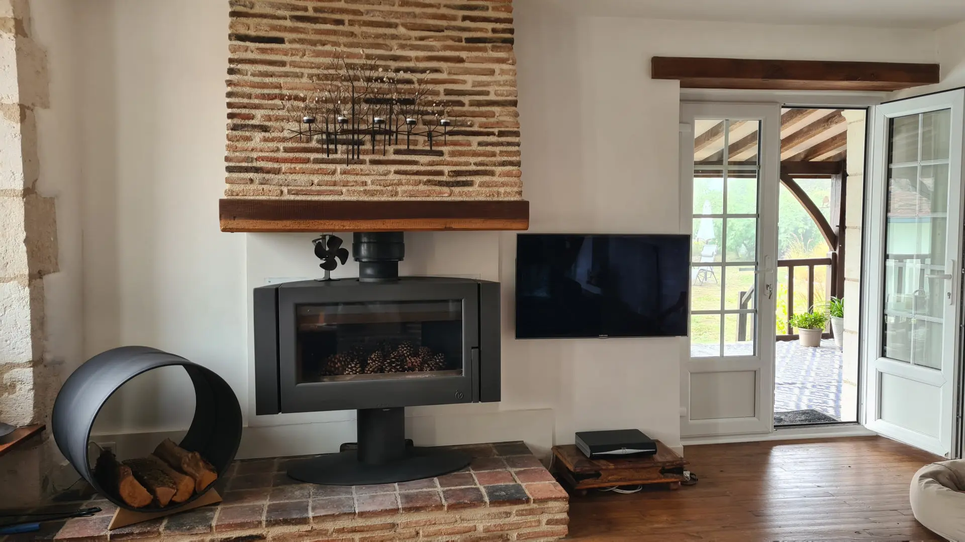 Village House Of 300 M² With 2 Guest Houses And Swimming Pool In [location]
