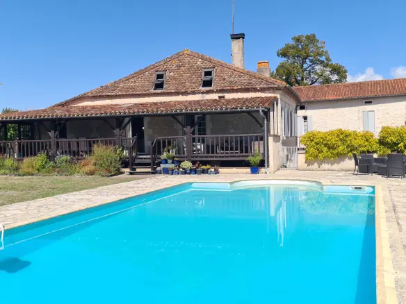 Village House Of 300 M² With 2 Guest Houses And Swimming Pool In [location]