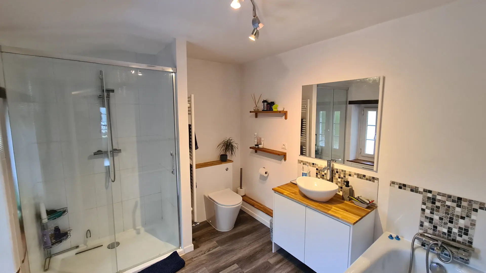 Village House Of 300 M² With 2 Guest Houses And Swimming Pool In [location]