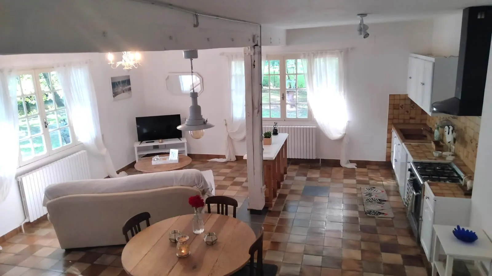 House Of 4 Bedrooms With River Views, Barns, Water Sports In Riverside Village