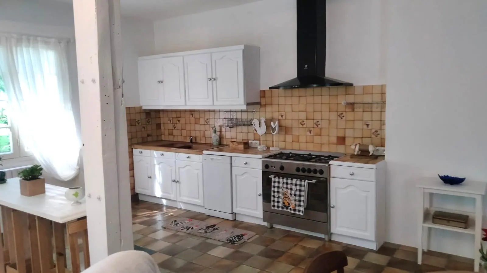 House Of 4 Bedrooms With River Views, Barns, Water Sports In Riverside Village